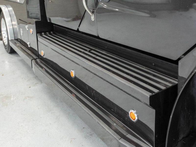 2018 Freightliner M2 106