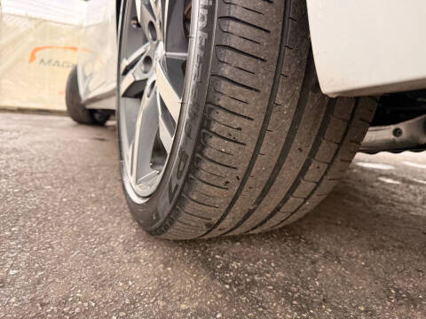 2017 Audi A4 2.0T quattro Premium Plus