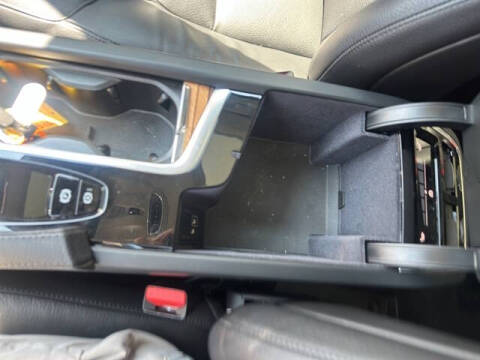 2022 Volvo XC90 T6 Momentum 7-Passenger