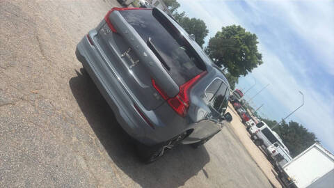 2022 Volvo XC60 B5 Momentum