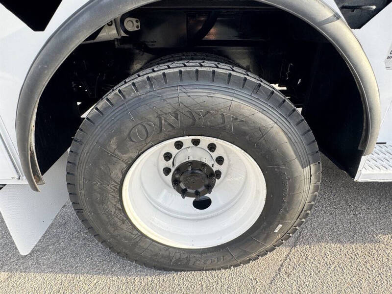 2019 Freightliner M2 106