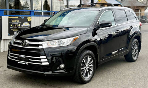 2018 Toyota Highlander for sale at Vista Auto Sales in Lakewood WA