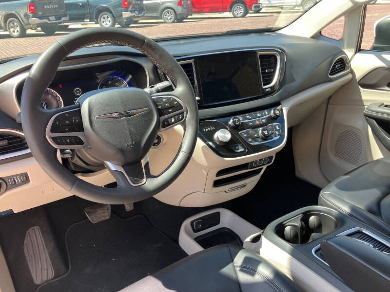 2023 Chrysler Pacifica Touring L