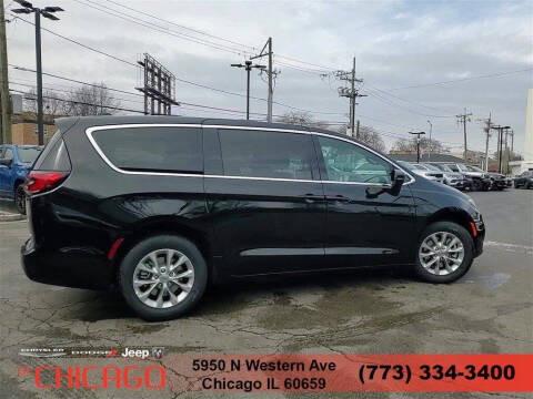 2025 Chrysler Pacifica Select