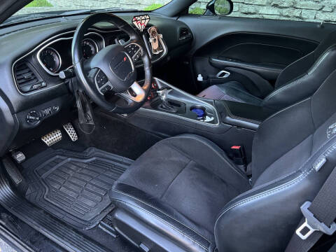 2016 Dodge Challenger 392 HEMI Scat Pack Shaker