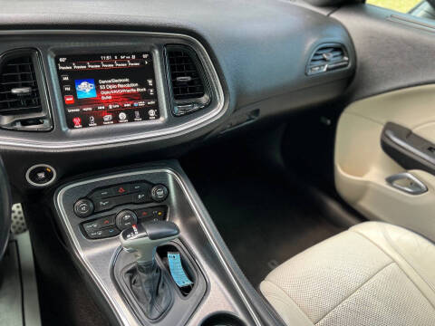 2015 Dodge Challenger SXT Plus