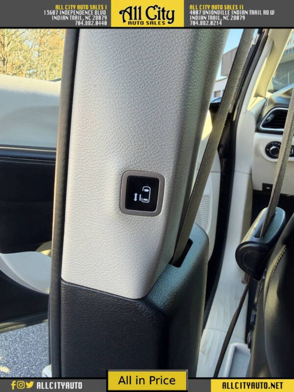 2020 Chrysler Voyager LXi