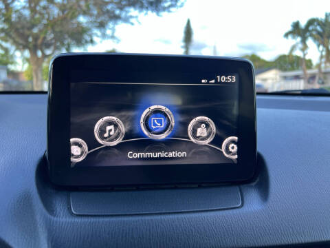 2020 Toyota Yaris Hatchback LE