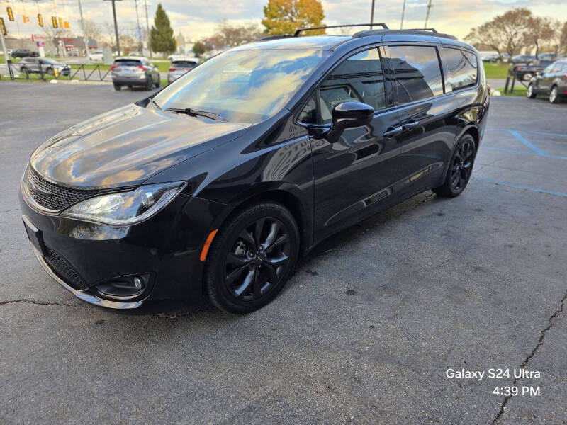 2020 Chrysler Pacifica Touring L photo 11