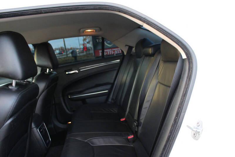 2017 Chrysler 300 Limited