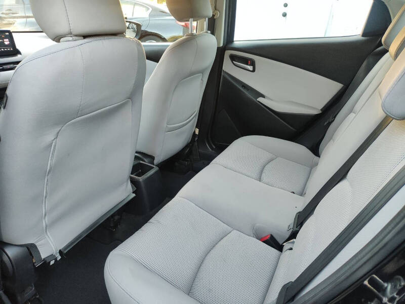 2019 Toyota Yaris LE