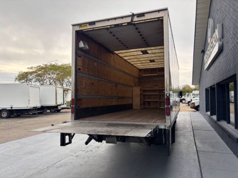 2017 Isuzu NRR 24FT Box Van