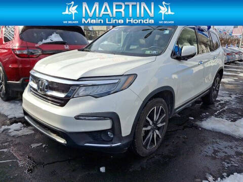 2019 Honda Pilot Touring w/Rear Captain's Chairs