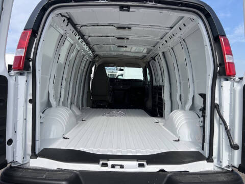 2025 Chevrolet Express 3500