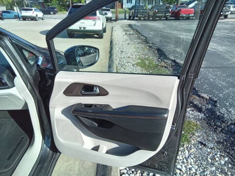 2017 Chrysler Pacifica Touring-L