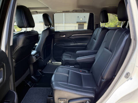 2017 Toyota Highlander SE