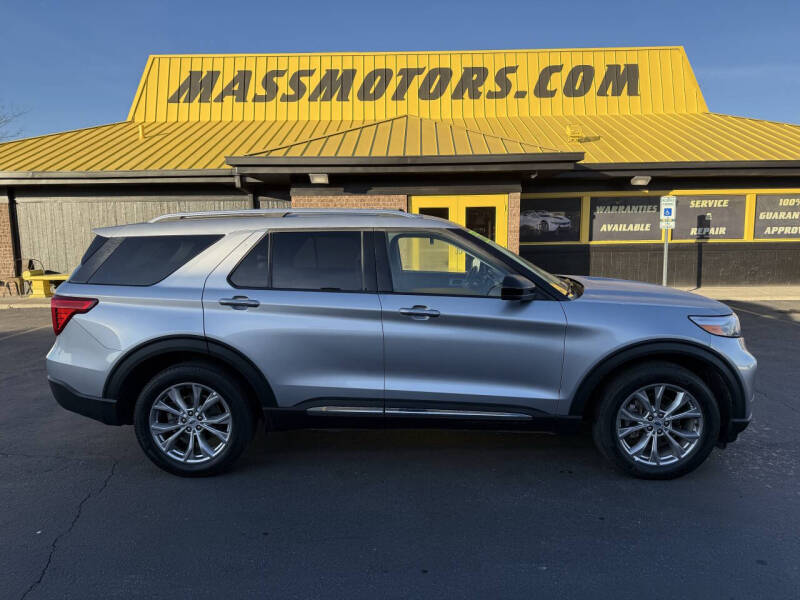 2023 Ford Explorer Limited's photo