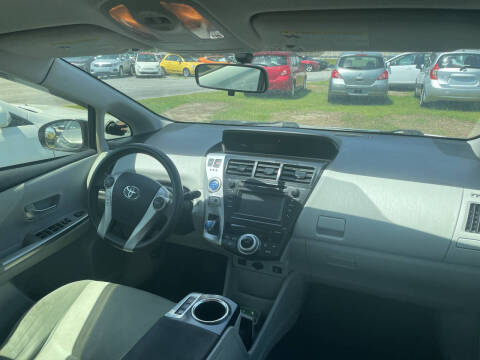 2013 Toyota Prius v Five