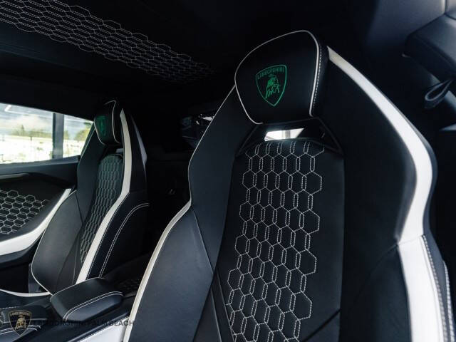 2024 Lamborghini Revuelto