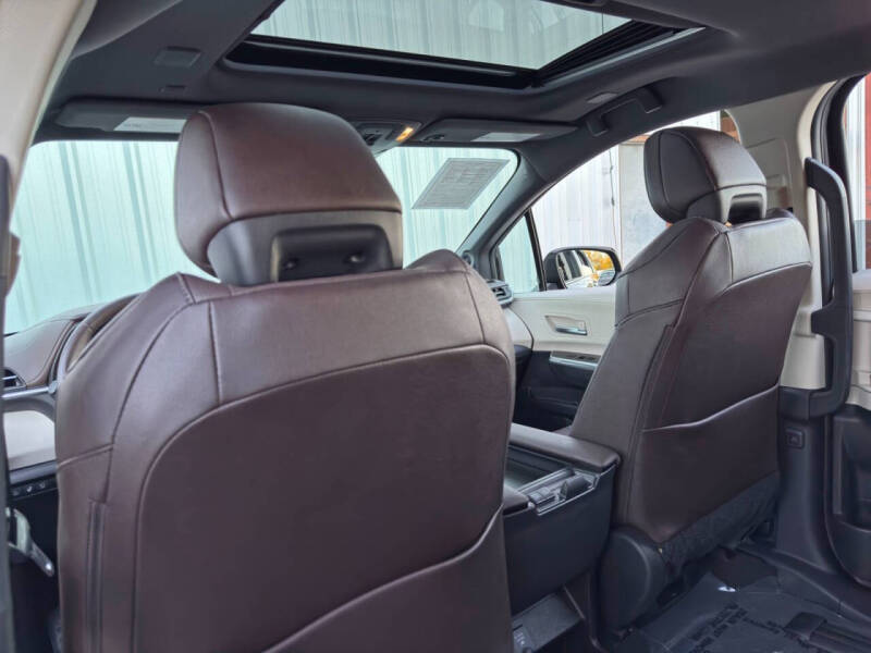 2024 Toyota Sienna Platinum 7-Passenger