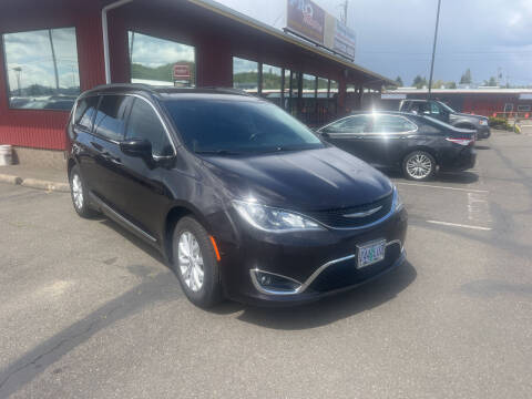 2017 Chrysler Pacifica for sale at Pro Motors in Roseburg OR