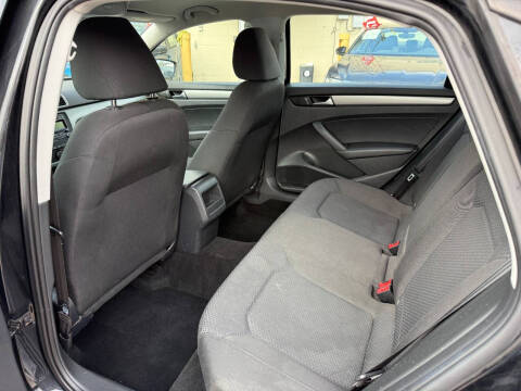 2014 Volkswagen Passat 1.8T S PZEV