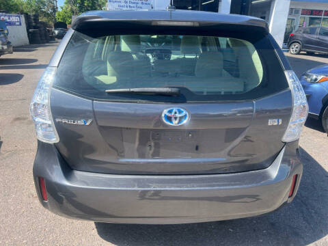 2013 Toyota Prius v Three