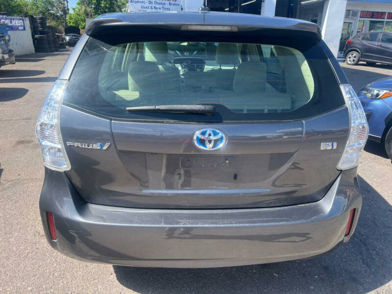 2013 Toyota Prius v Three
