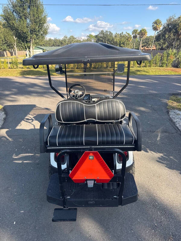 2015 E-Z-GO Express S4