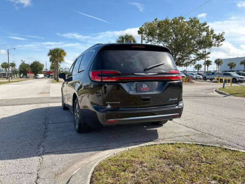 2022 Chrysler Pacifica Hybrid Touring L