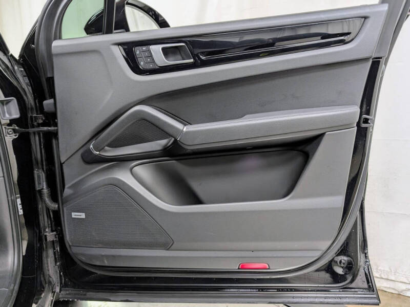 2022 Porsche Cayenne Platinum Edition