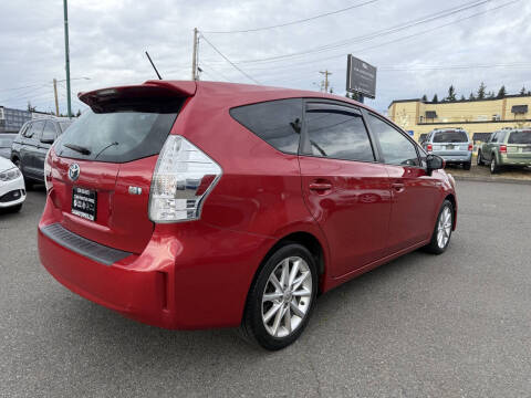 2013 Toyota Prius v Five