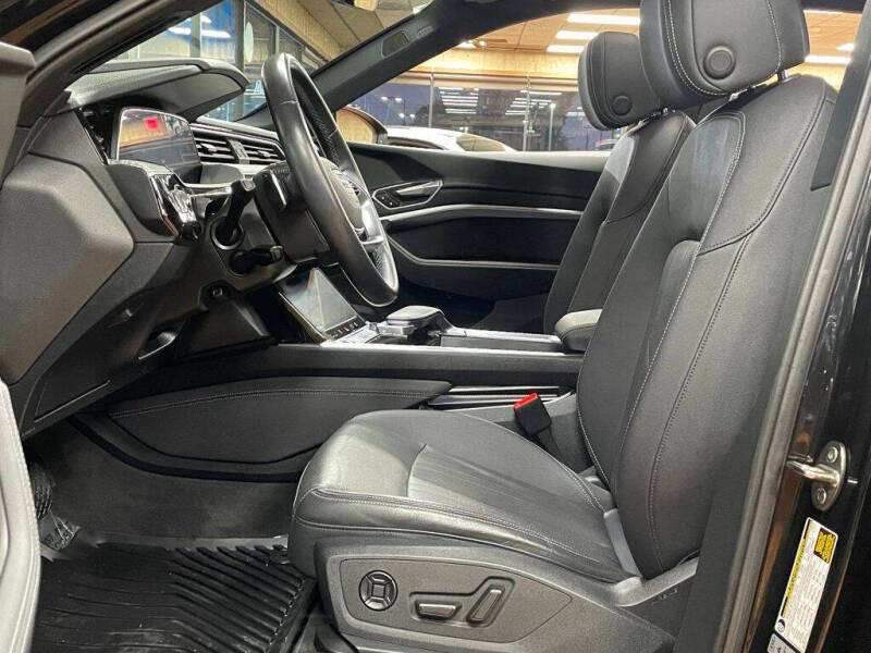 2022 Audi e-tron quattro Premium Plus