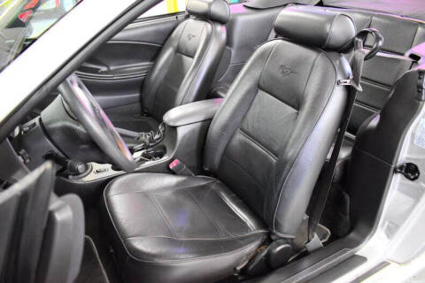 2004 Ford Mustang Deluxe