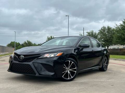 2018 Toyota Camry for sale at AUTO DIRECT in Houston TX