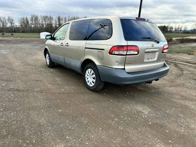 2001 Toyota Sienna CE