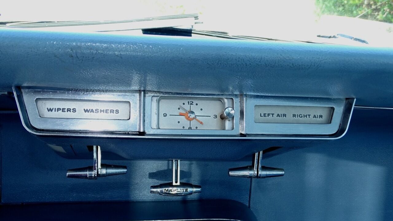 1965 Ford Thunderbird 36