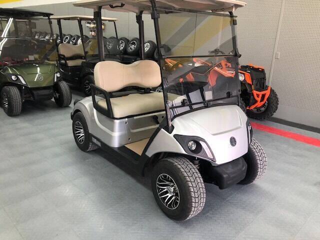 2017 Yamaha QuieTech Gas Golf Car - Silver