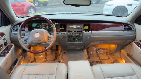 2003 Lincoln Town Car Signature