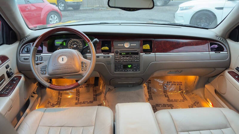 2003 Lincoln Town Car Signature