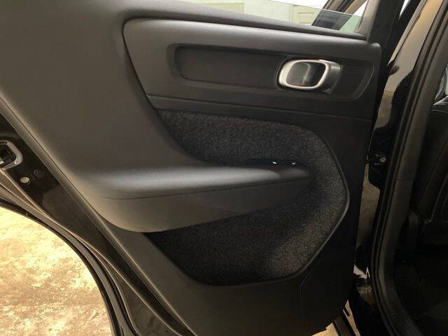 2025 Volvo XC40 B5 Core Bright Theme