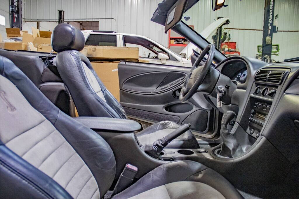 2001 Ford Mustang SVT Cobra 47