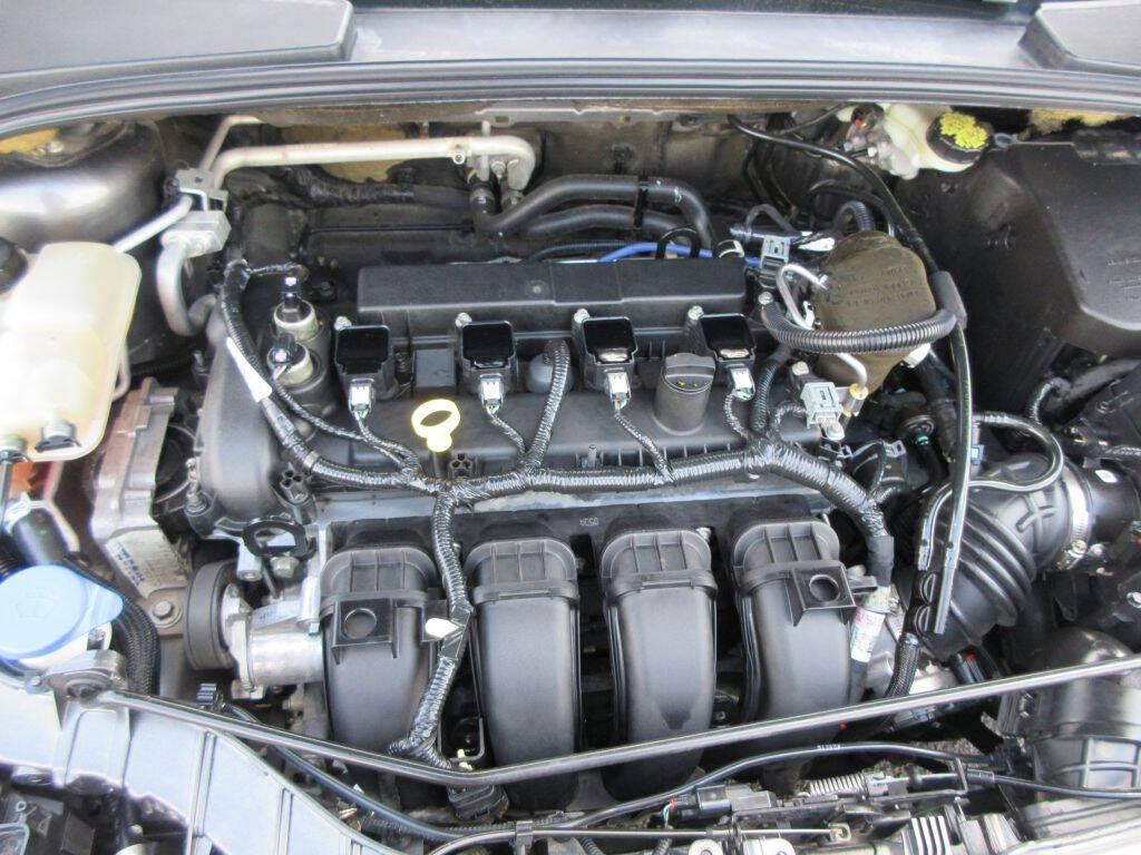 Dk. Gray 2015 Ford Focus Titanium Titanium 4dr Hatchback 17