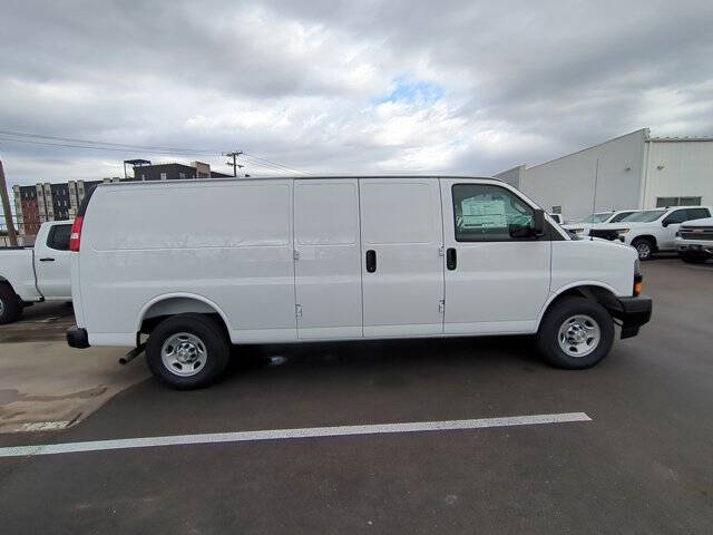 2025 Chevrolet Express 2500