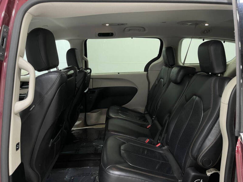 2017 Chrysler Pacifica Touring-L Plus