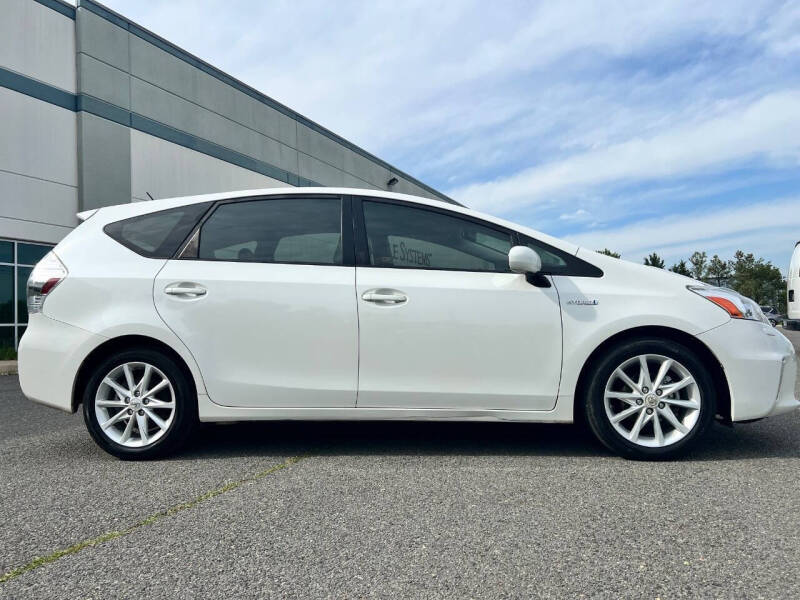 2012 Toyota Prius v Five
