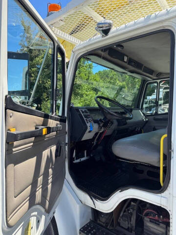 2003 Freightliner FL70