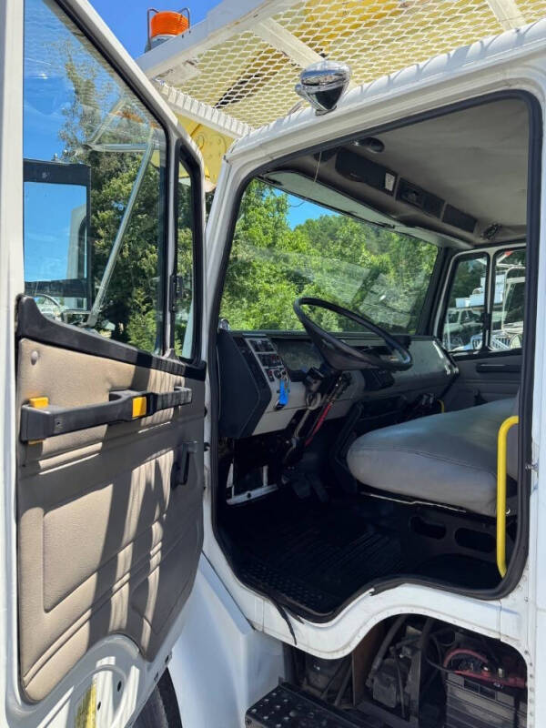 2003 Freightliner FL70