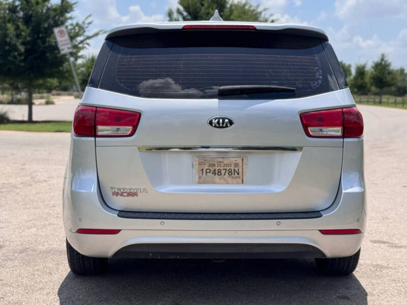 2015 Kia Sedona L