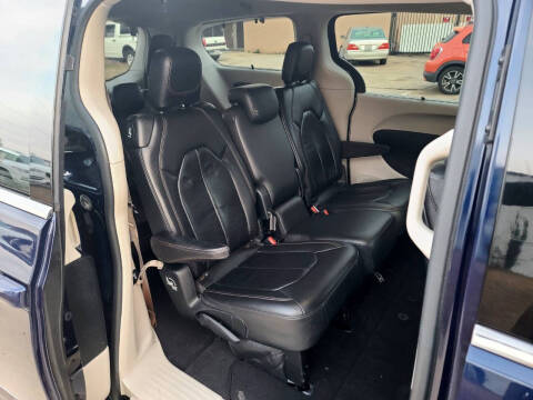 2017 Chrysler Pacifica Touring-L Plus